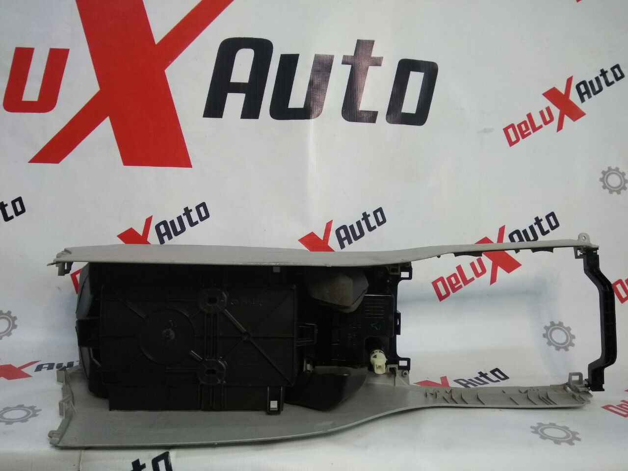 consolă panou cu cotieră+scrumieră+ brichetă pentru Toyota Camry 50 (XV50) · hibrid · versiune americană · 2013