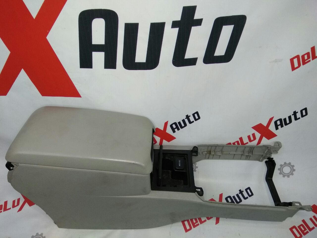 consolă panou cu cotieră+scrumieră+ brichetă pentru Toyota Camry 50 (XV50) · hibrid · versiune americană · 2013