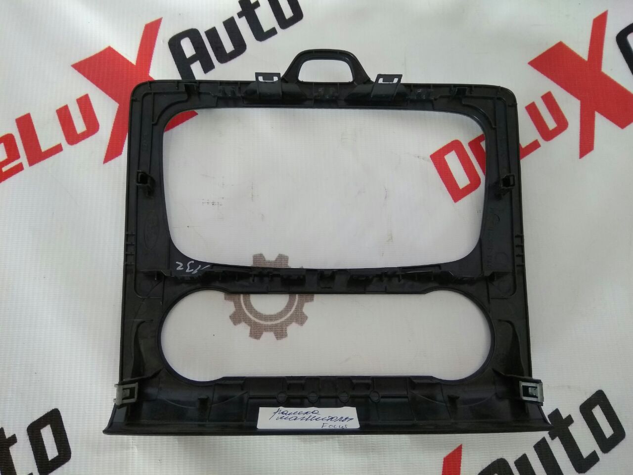 Рамка магнитолы для Ford Focus · 2007–2011
