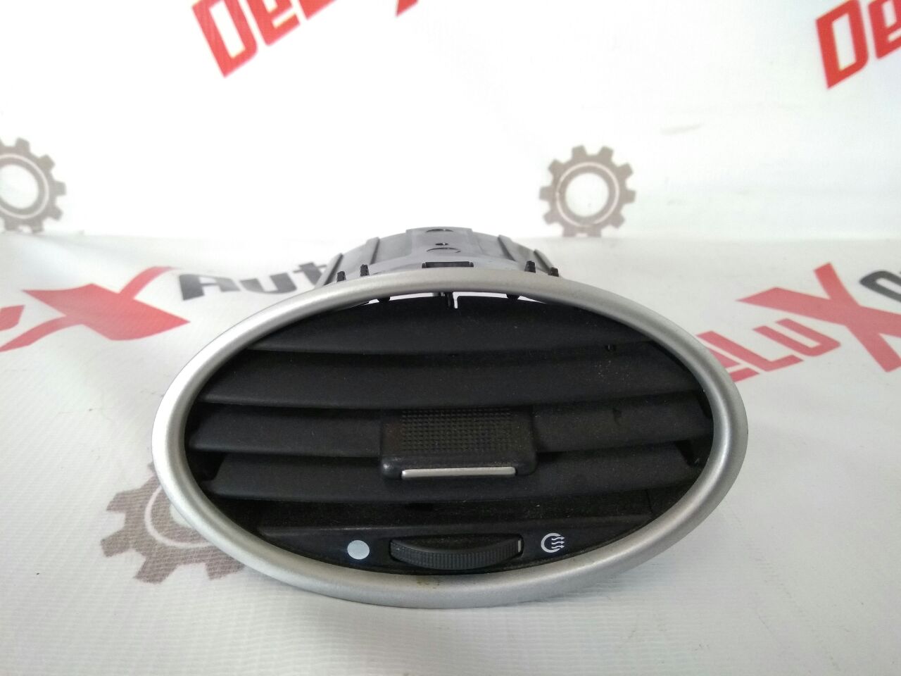 Дефлектор воздушный торпедо для Ford Focus · 2007–2011