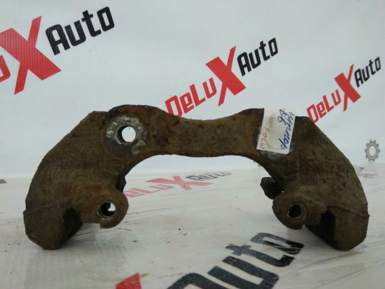Скоба суппорта передняя левая для Ford Focus · 2007–2011