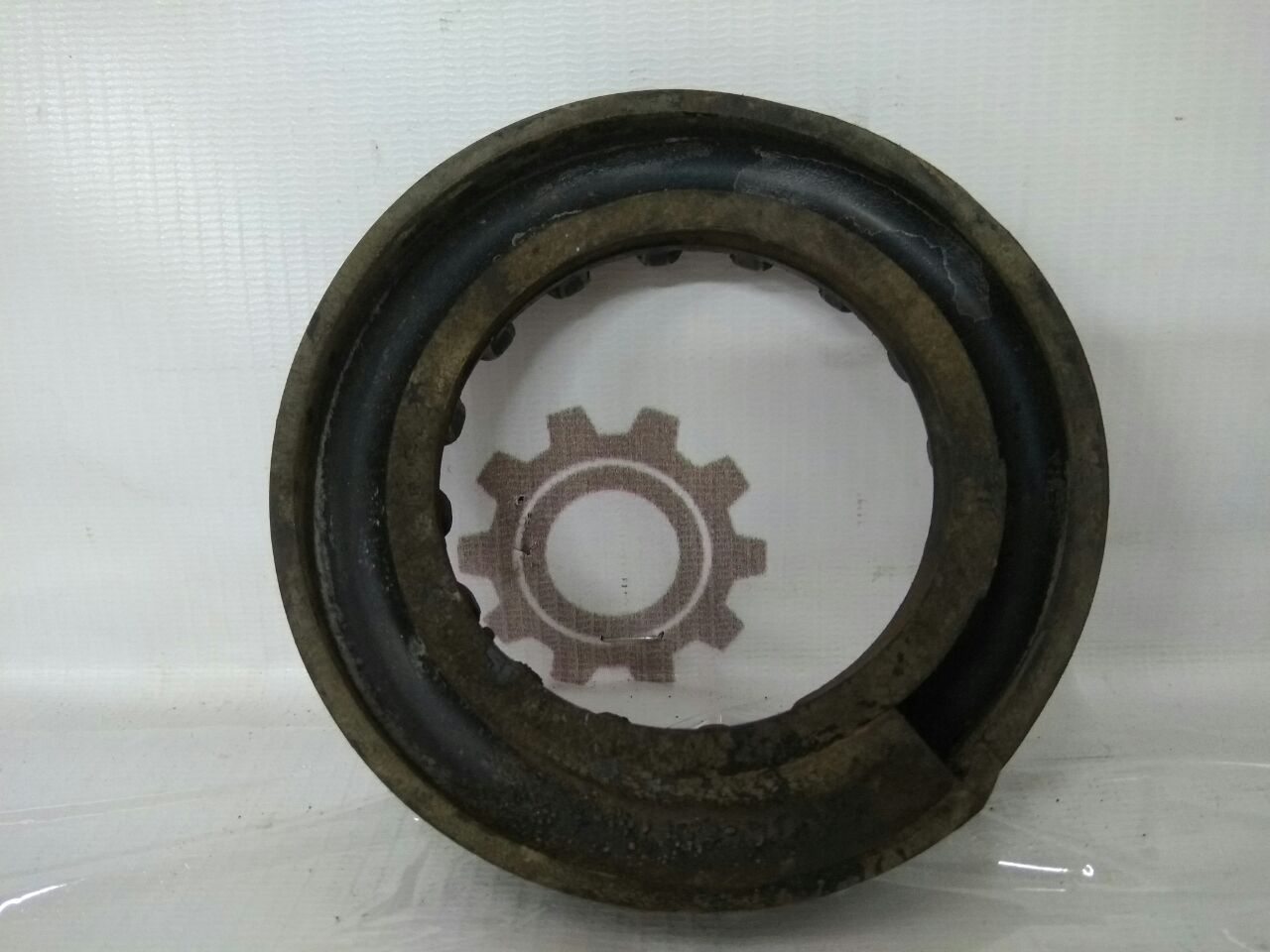 distanțier sub spate dreapta arc pentru Ford Focus · 2007–2011