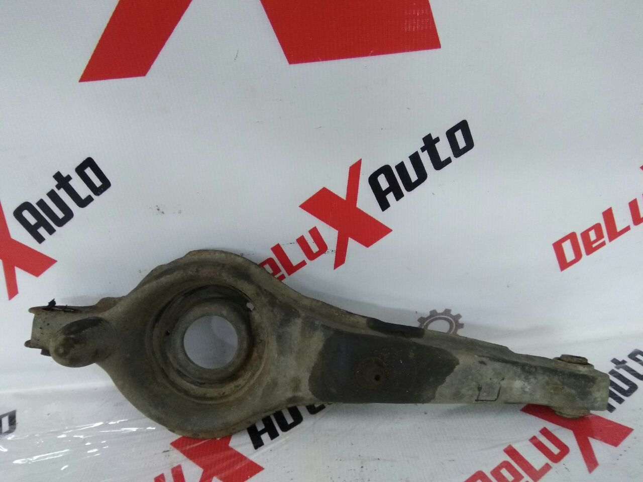 Рычаг поперечный  нижний правый для Ford Focus · 2007–2011