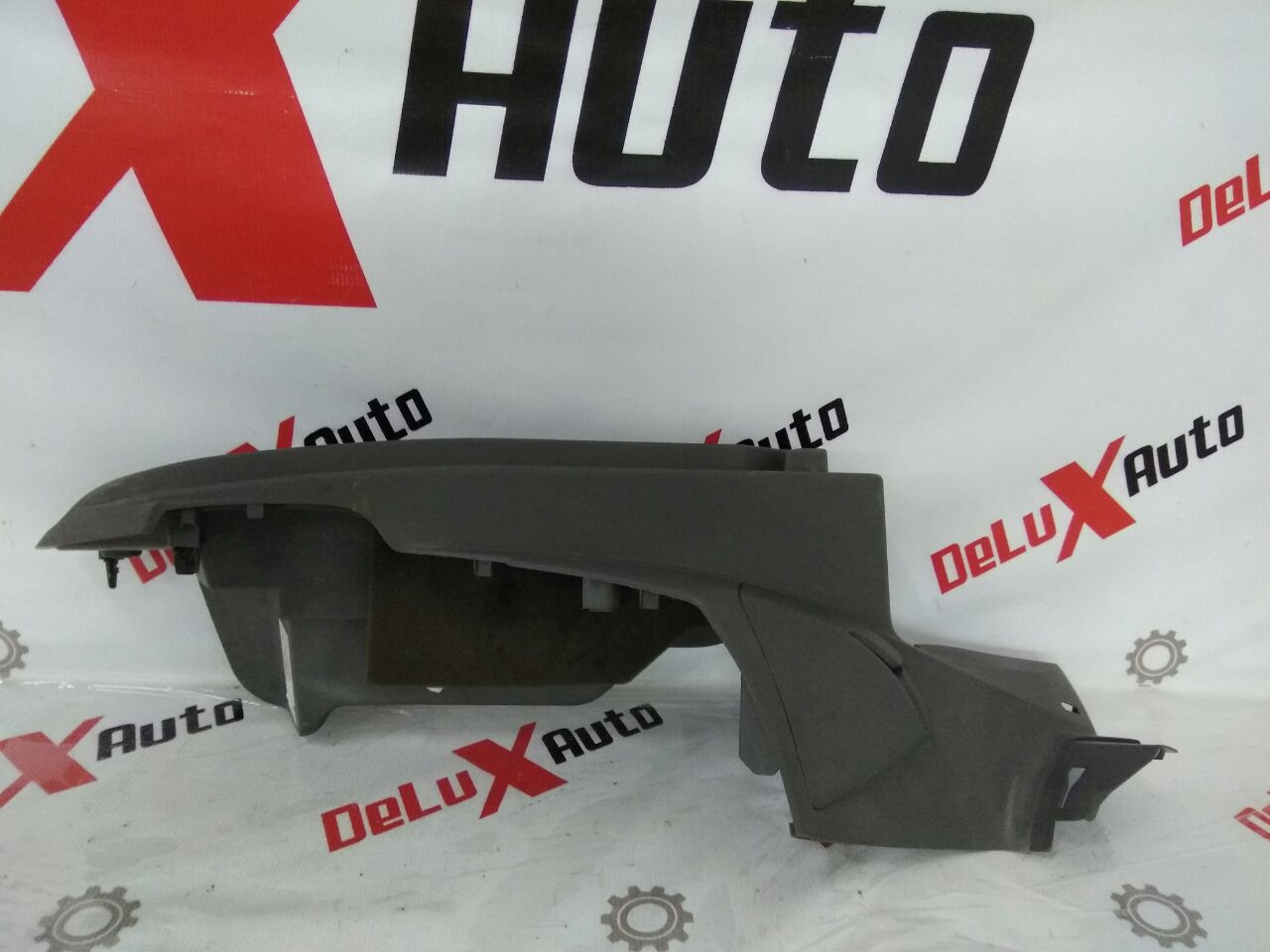 Держатель задней полки багажника правый для Ford Focus · 2007–2011