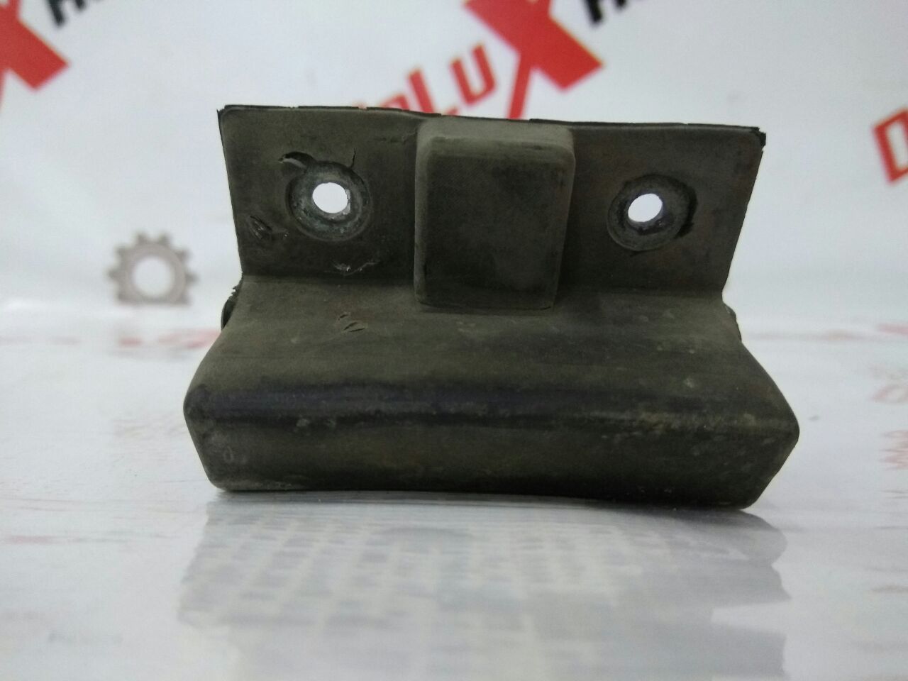 tampon capac portbagaj dreapta pentru Ford Focus · 2007–2011