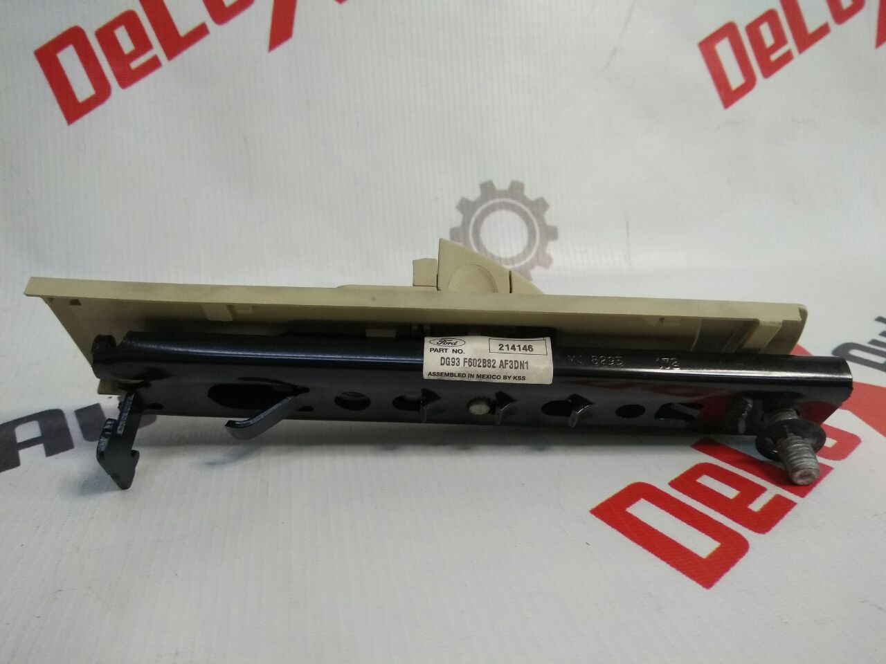 regulator curea siguranță față stânga cu defect pentru Ford Fusion · 2014–2015