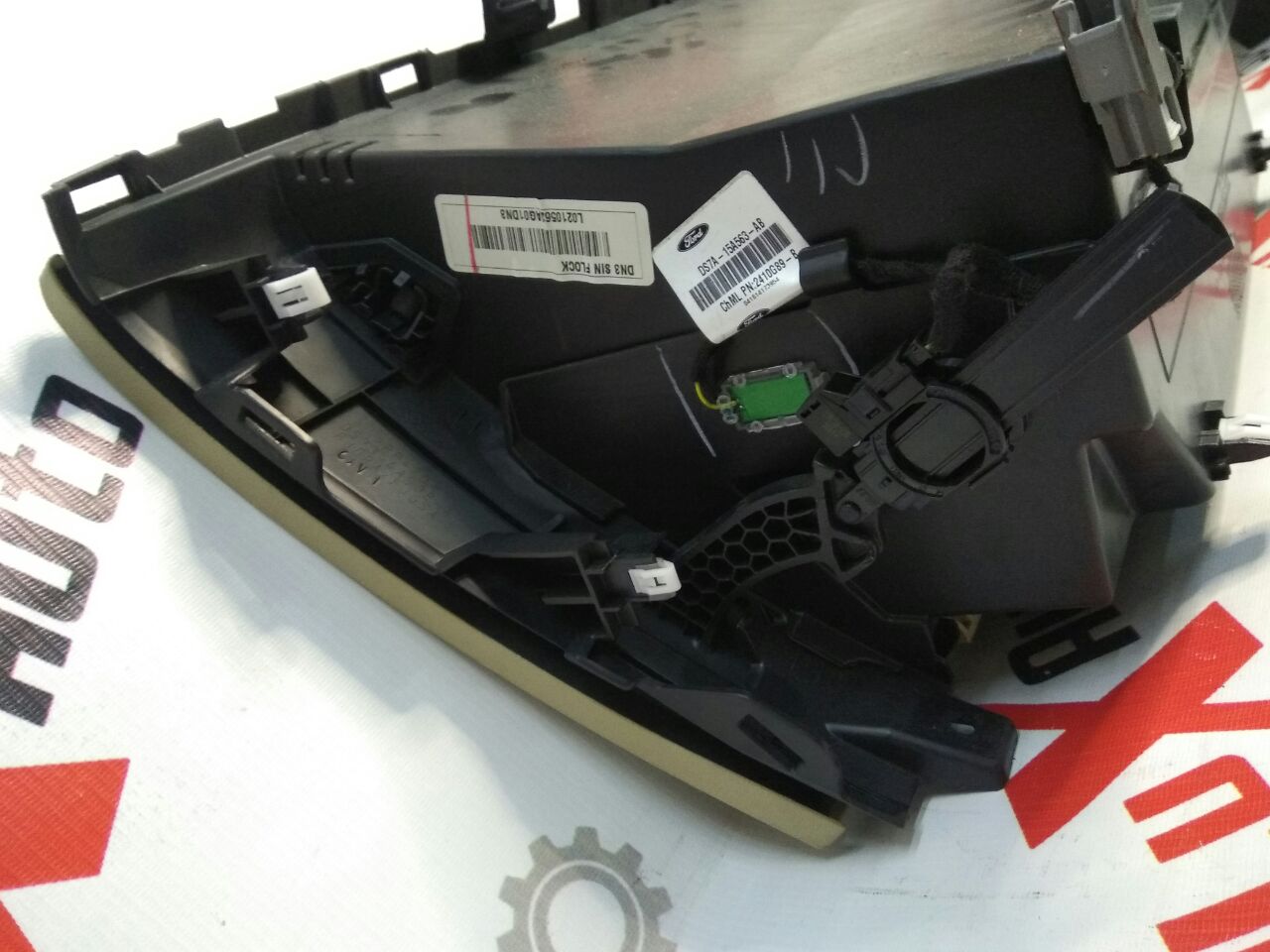 Перчаточный ящик для Ford Fusion · 2014–2015