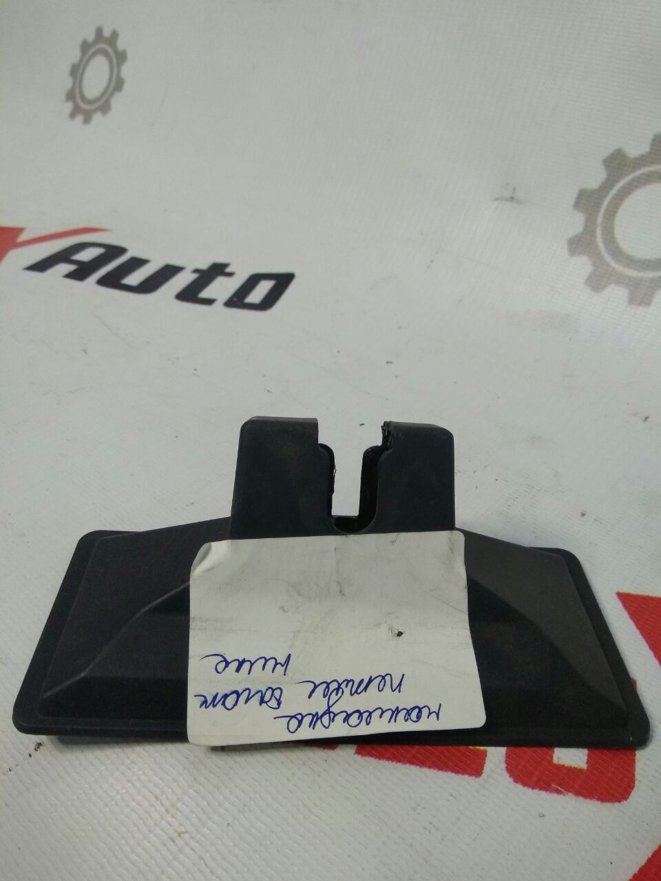 Накладка петли багажника