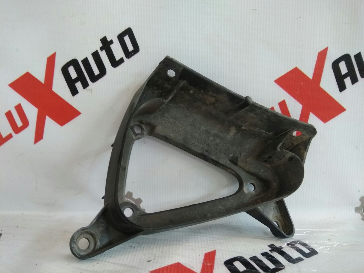 Кронштейн хромированной накладки глушителя правый для Honda Civic 2.2 · 2008