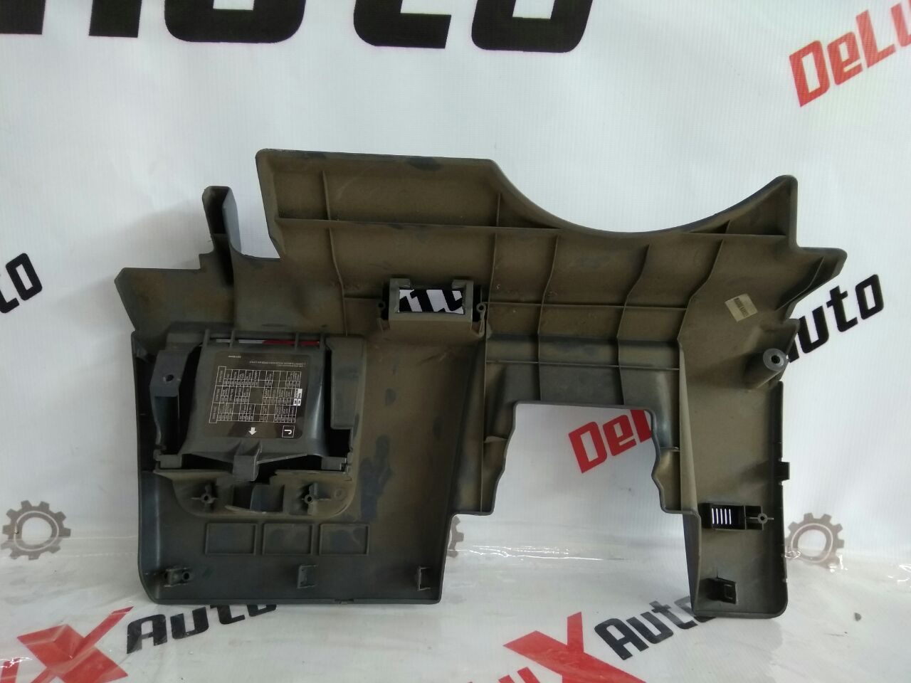 bord inferior parte față stânga pentru Nissan Almera 1.5 · 2005 hatchback