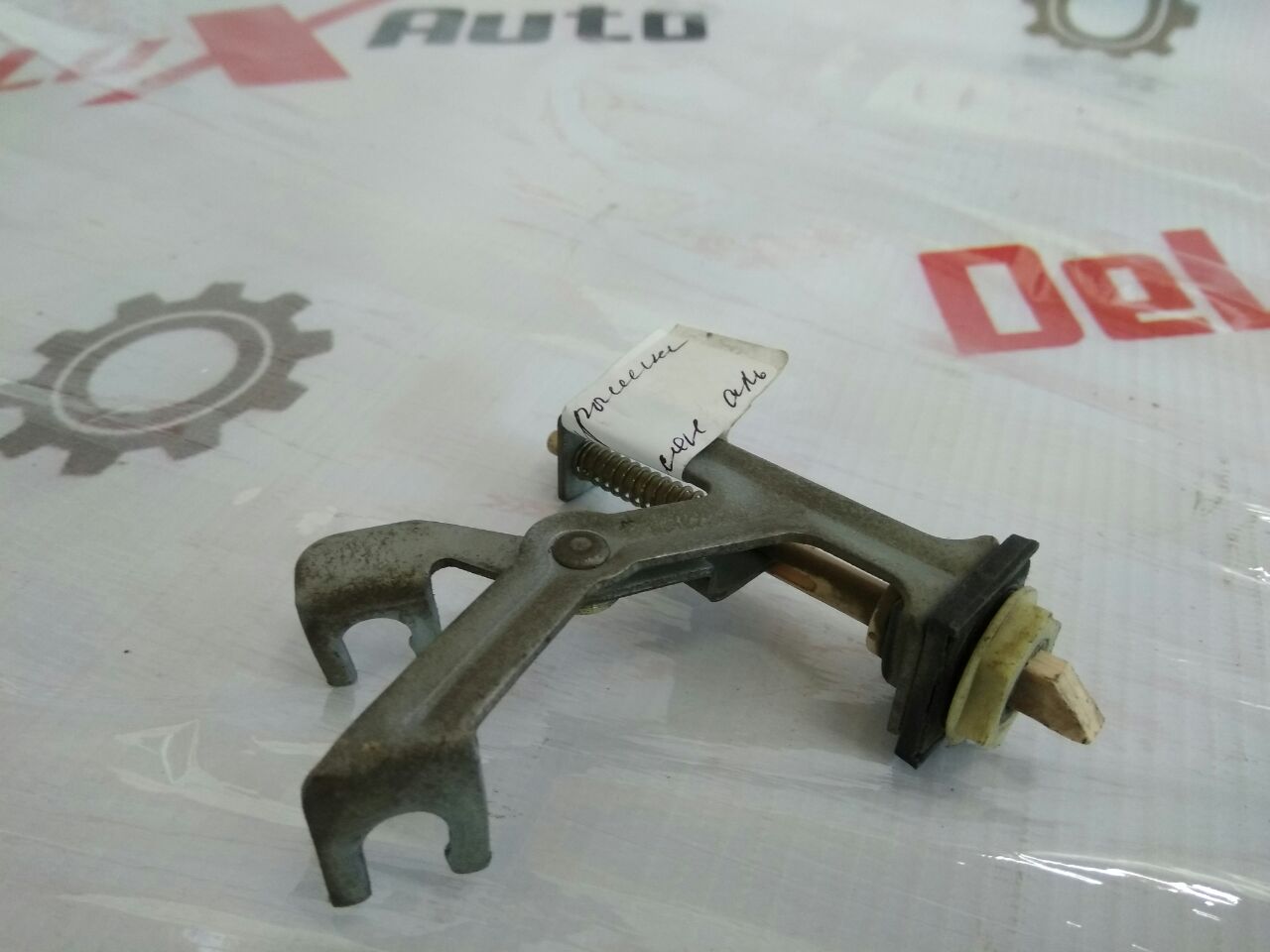 încuietoare capac rezervor pentru Nissan Almera 1.5 · 2005 hatchback