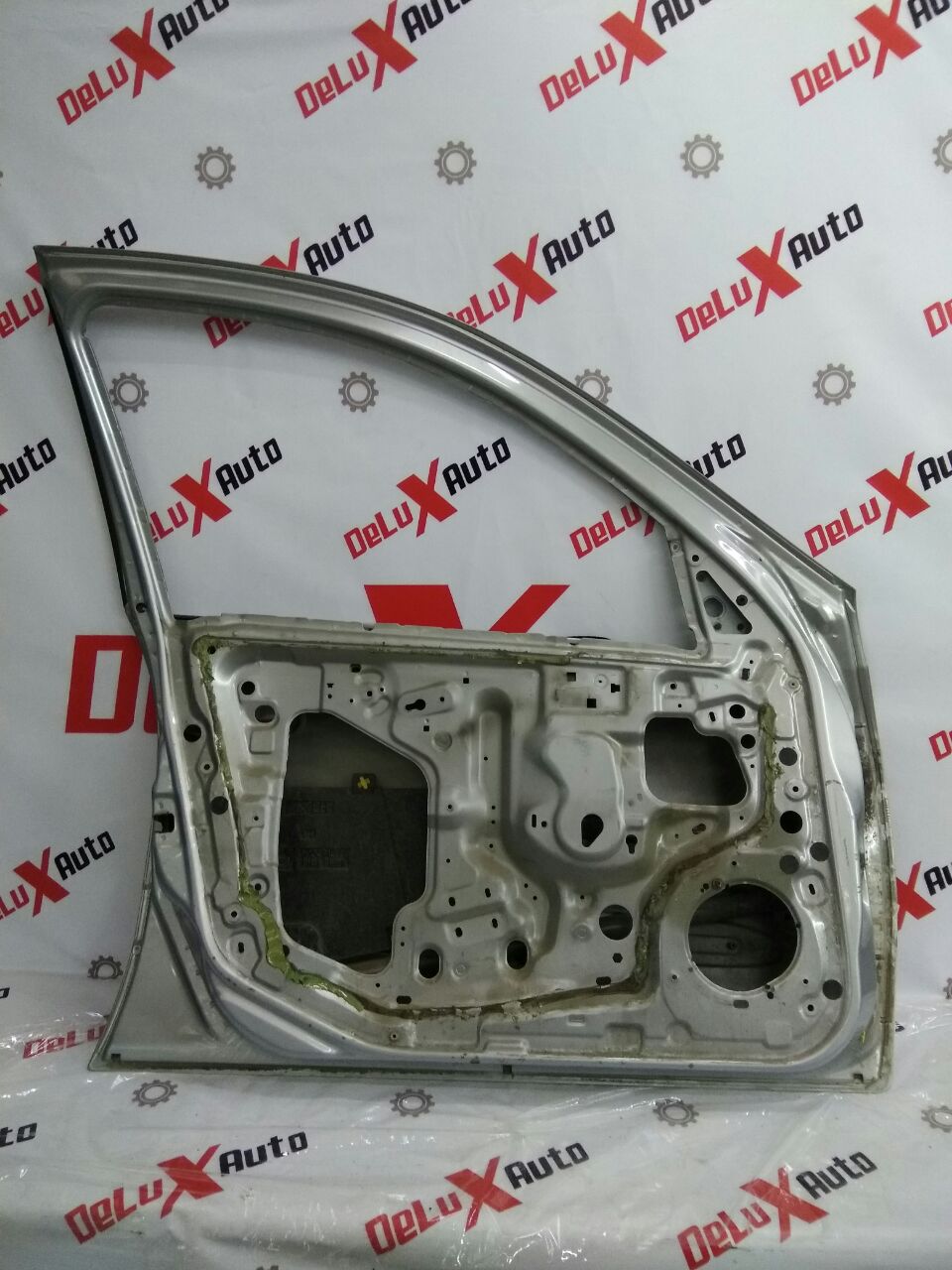 ușă față stânga pentru Nissan Almera 1.5 · 2005 hatchback