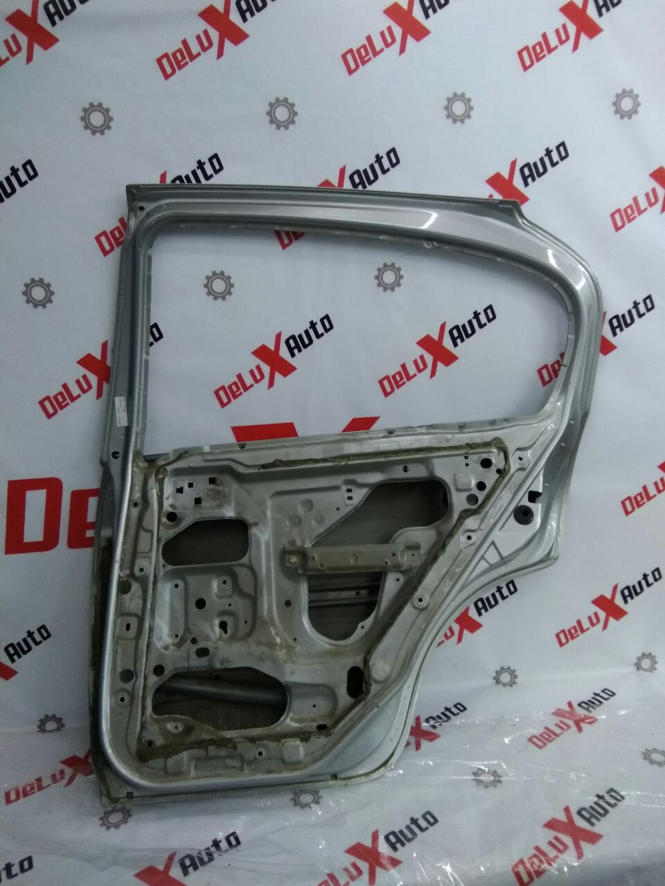 ușă spate dreapta pentru Nissan Almera 1.5 · 2005 hatchback