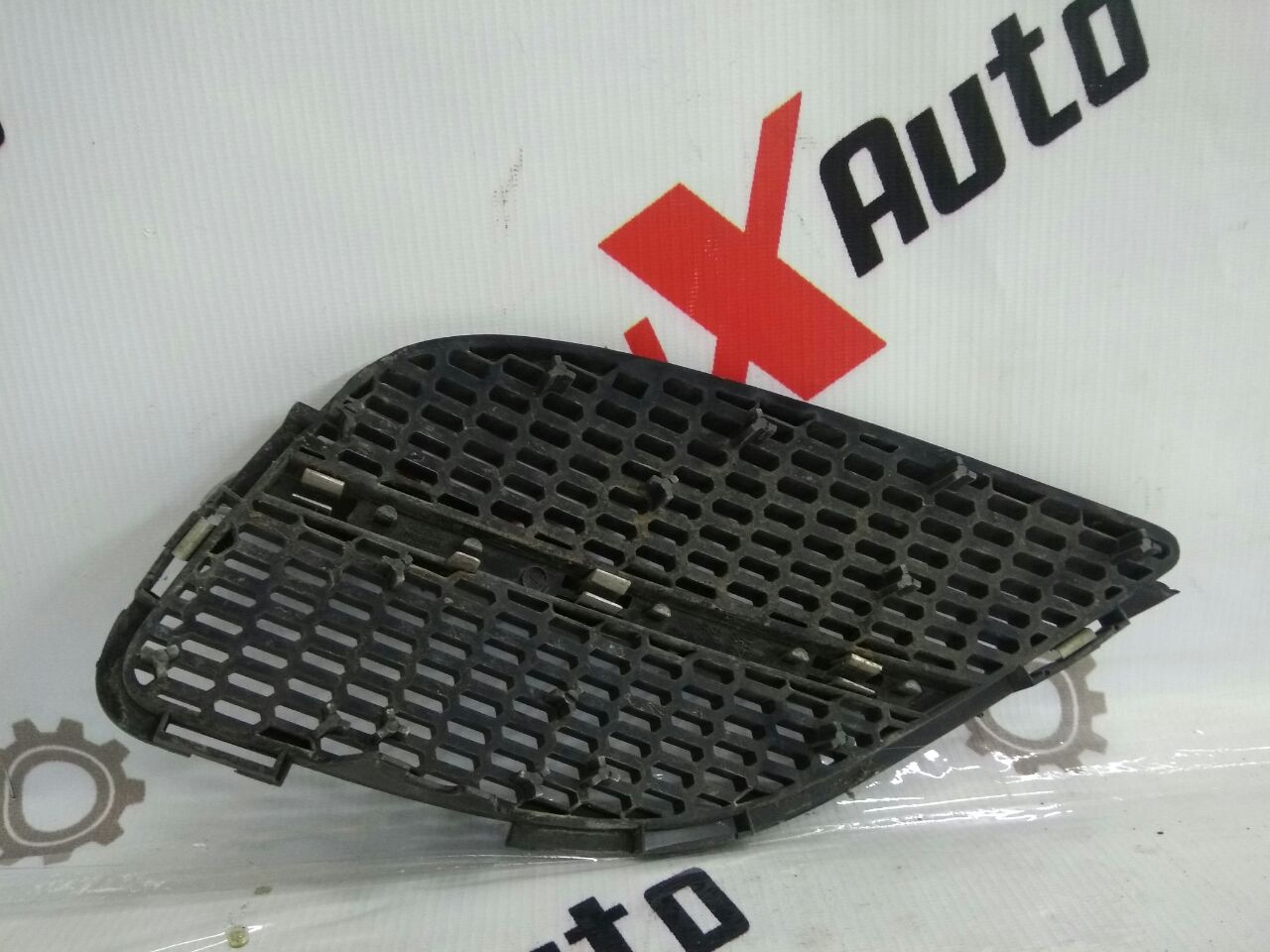 grilă bară de protecție superior pentru Nissan Almera 1.5 · 2005 hatchback