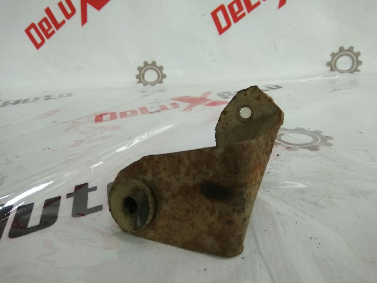 suport radiator aer condiționat inferior dreapta pentru Nissan Almera 1.5 · 2005 hatchback