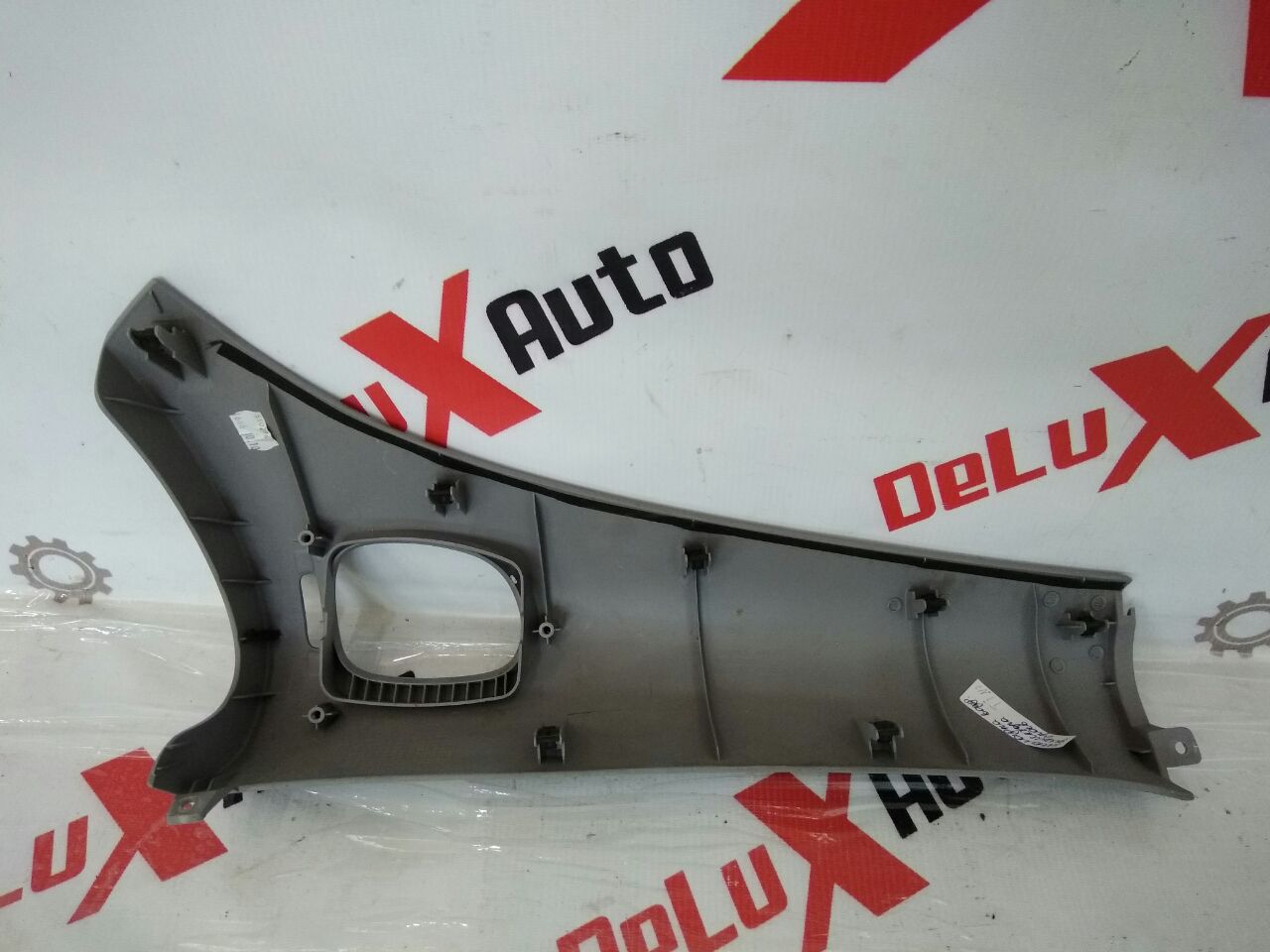 Накладка воздушного дефлектора правая для Nissan Almero Tino 2.0 · 2006