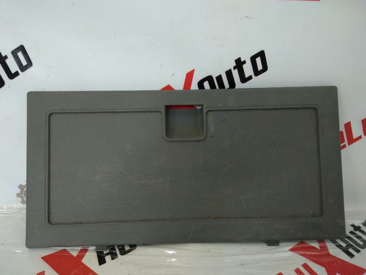 Крышка под заднее левое сиденье для Nissan Almero Tino 2.0 · 2006