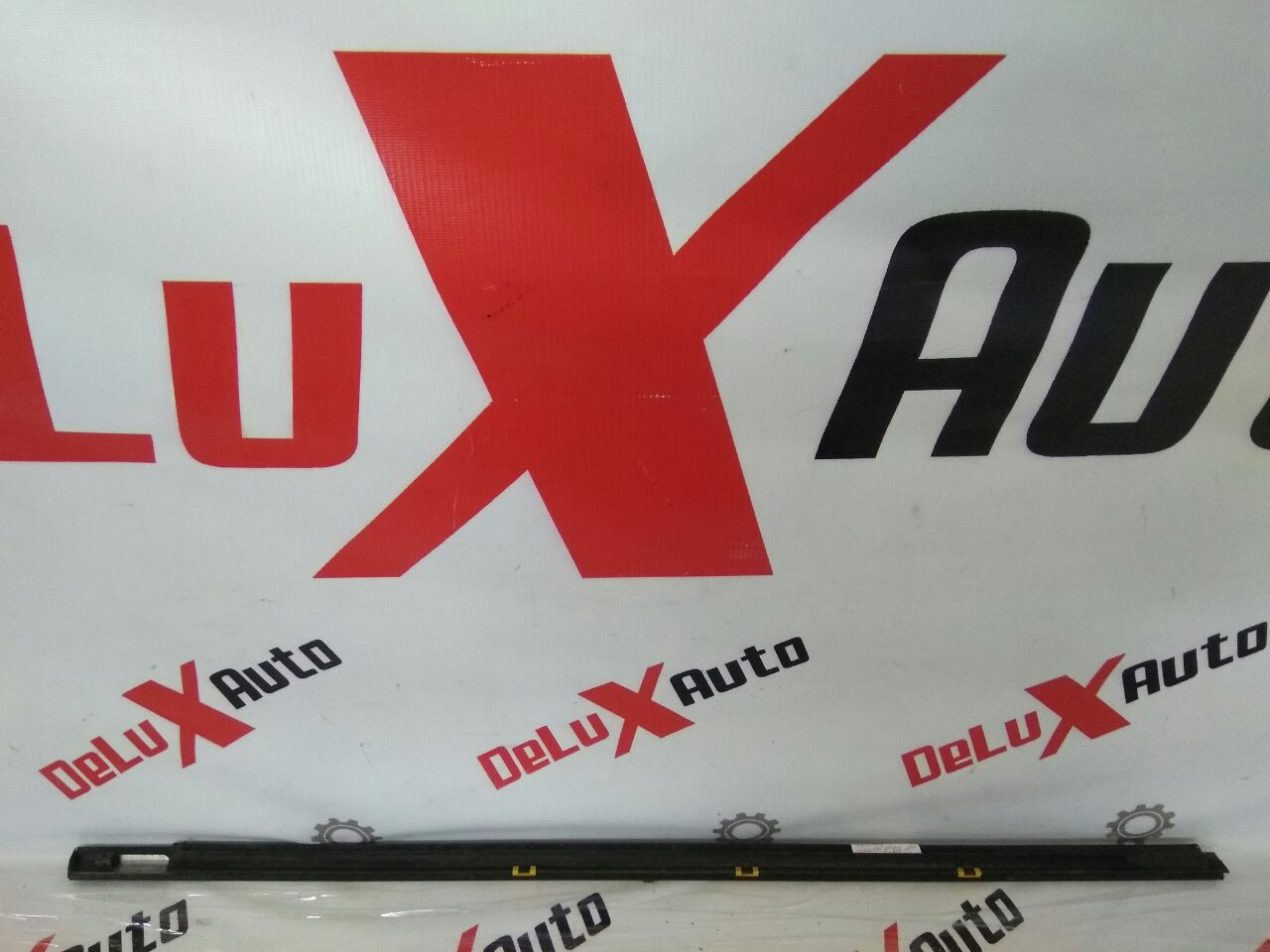 ornament geam uși exterior față stânga pentru Nissan Almera Tino 2.0 · 2006