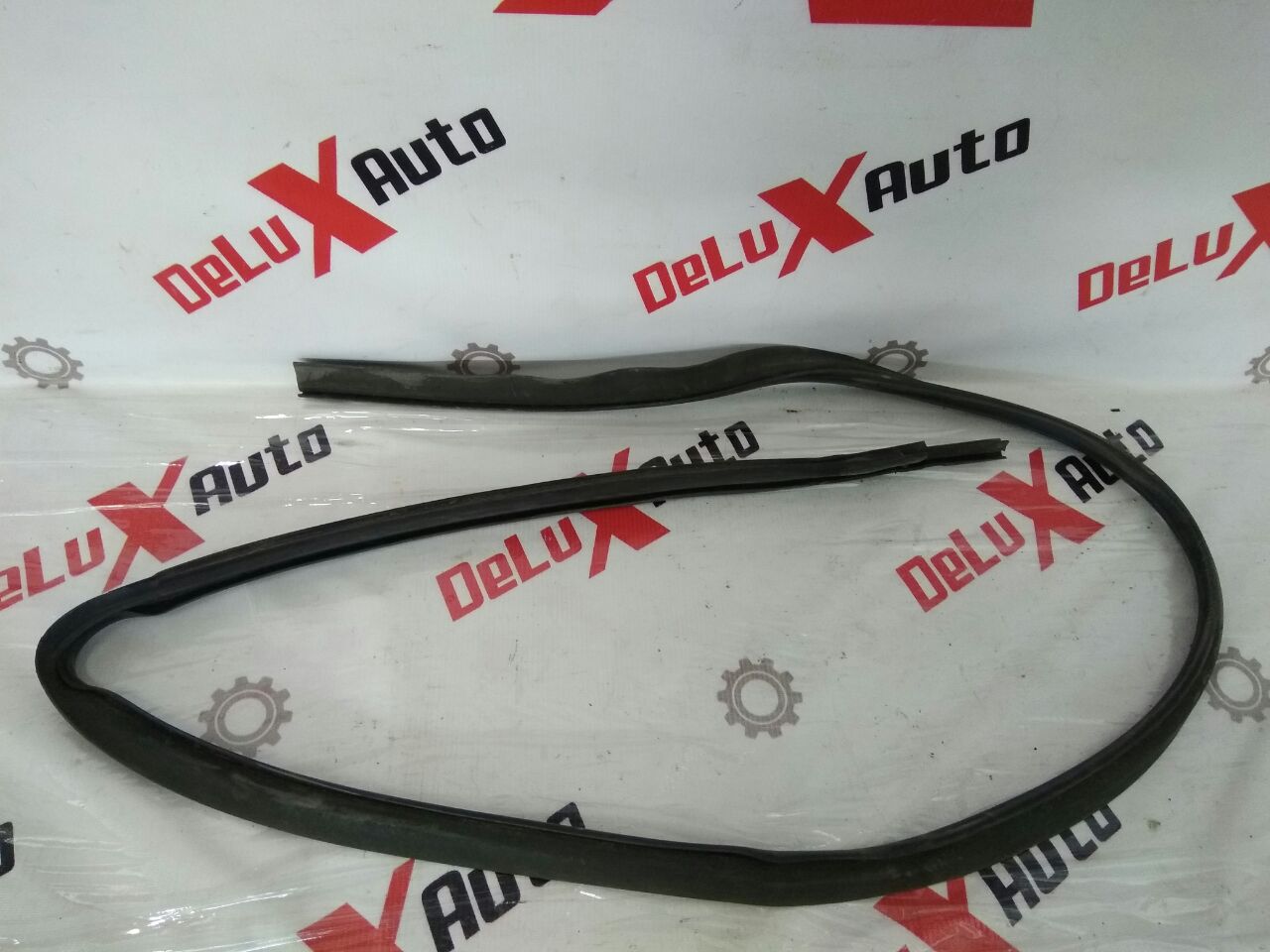 garnitură caroserie superior dreapta pentru Nissan Almera Tino 2.0 · 2006