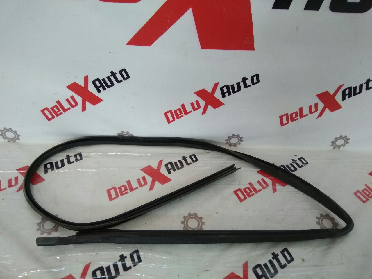 garnitură caroserie superior stânga pentru Nissan Almera Tino 2.0 · 2006