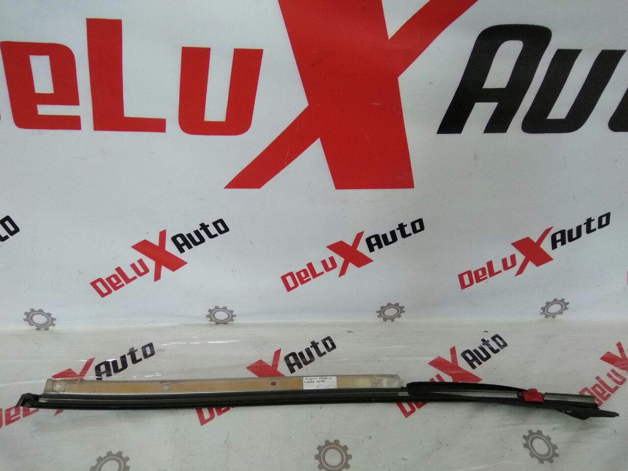 ornament parbriz geam dreapta pentru Nissan Almera Tino 2.0 · 2006