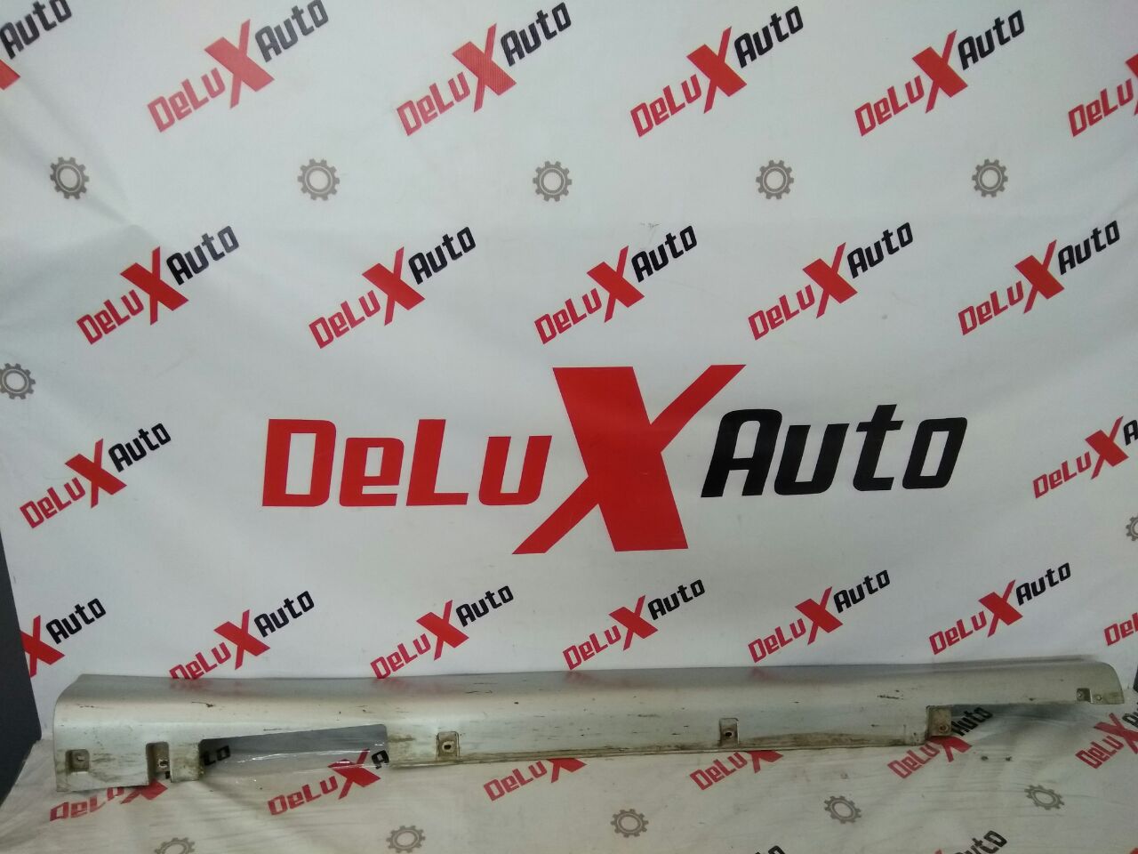prag dreapta pentru Nissan Almera Tino 2.0 · 2006