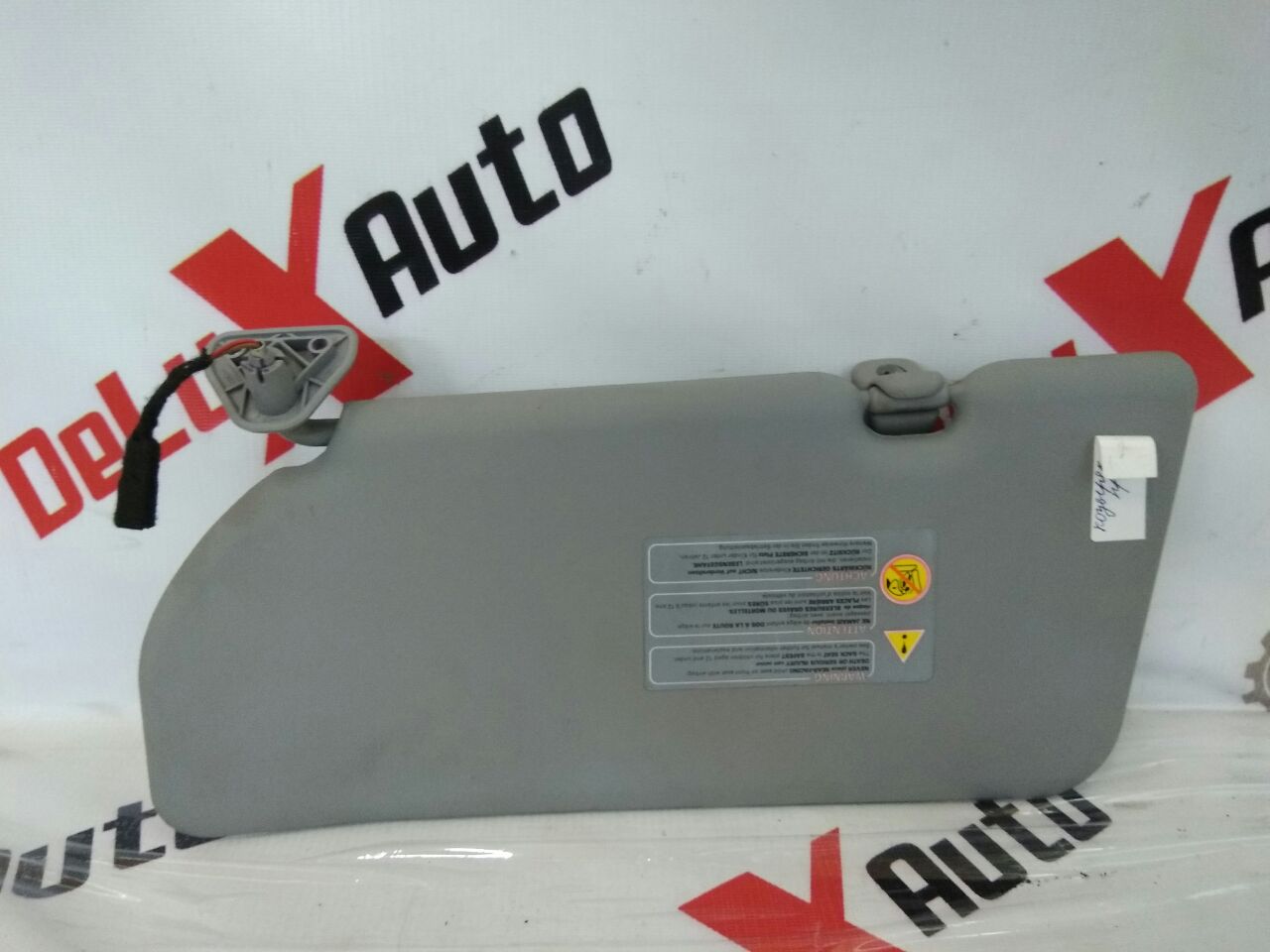 Козырек правый для Nissan Almero Tino 2.0 · 2006