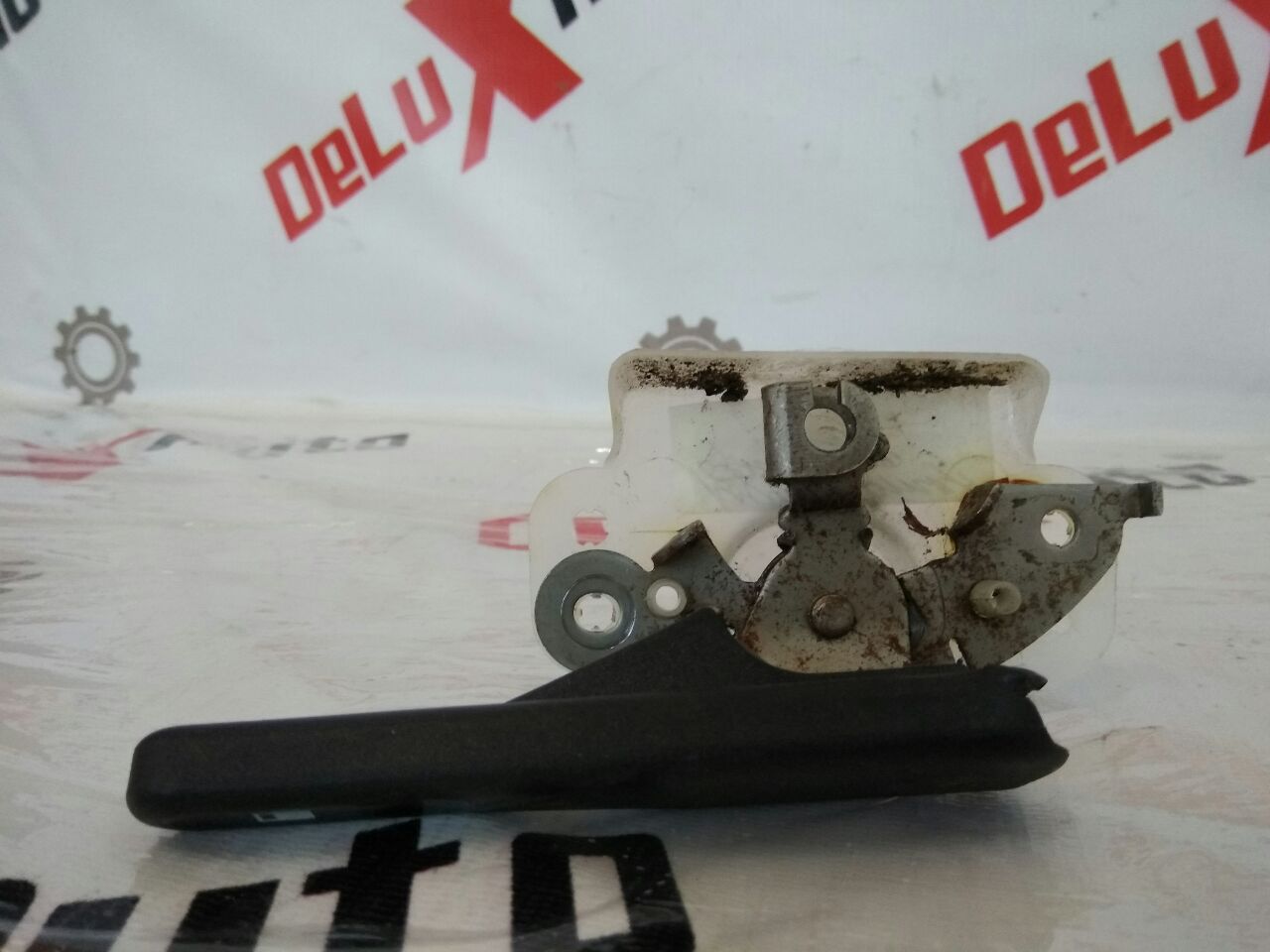 braț suspensie deschidere benzină pentru Nissan Almera Tino 2.0 · 2006