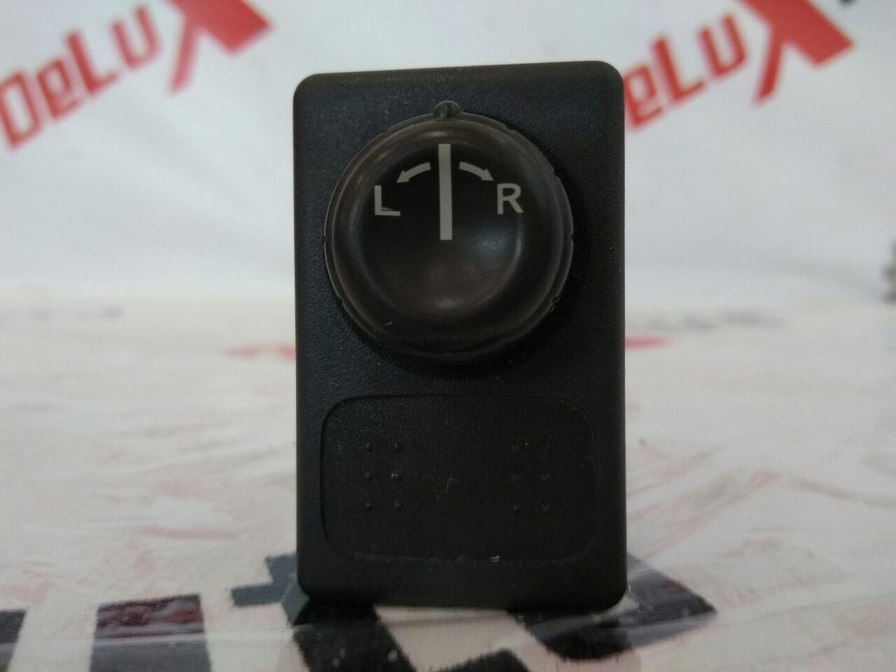reglaj oglindă pentru Nissan Almera Tino 2.0 · 2006
