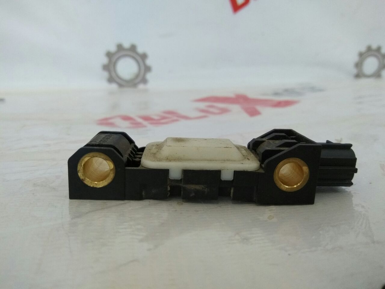 senzor lateral impact pentru Nissan Almera Tino 2.0 · 2006