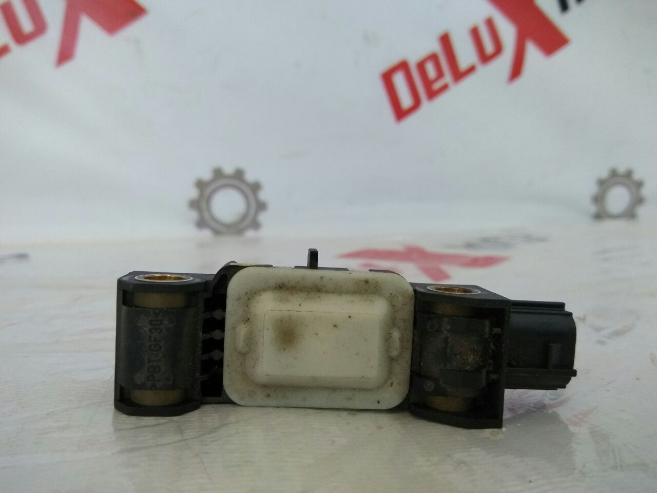 senzor lateral impact pentru Nissan Almera Tino 2.0 · 2006