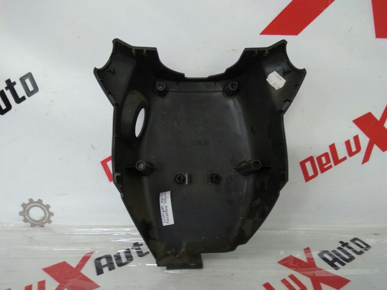 Кожух рулевой колонки нижний для Nissan Almero Tino 2.0 · 2006