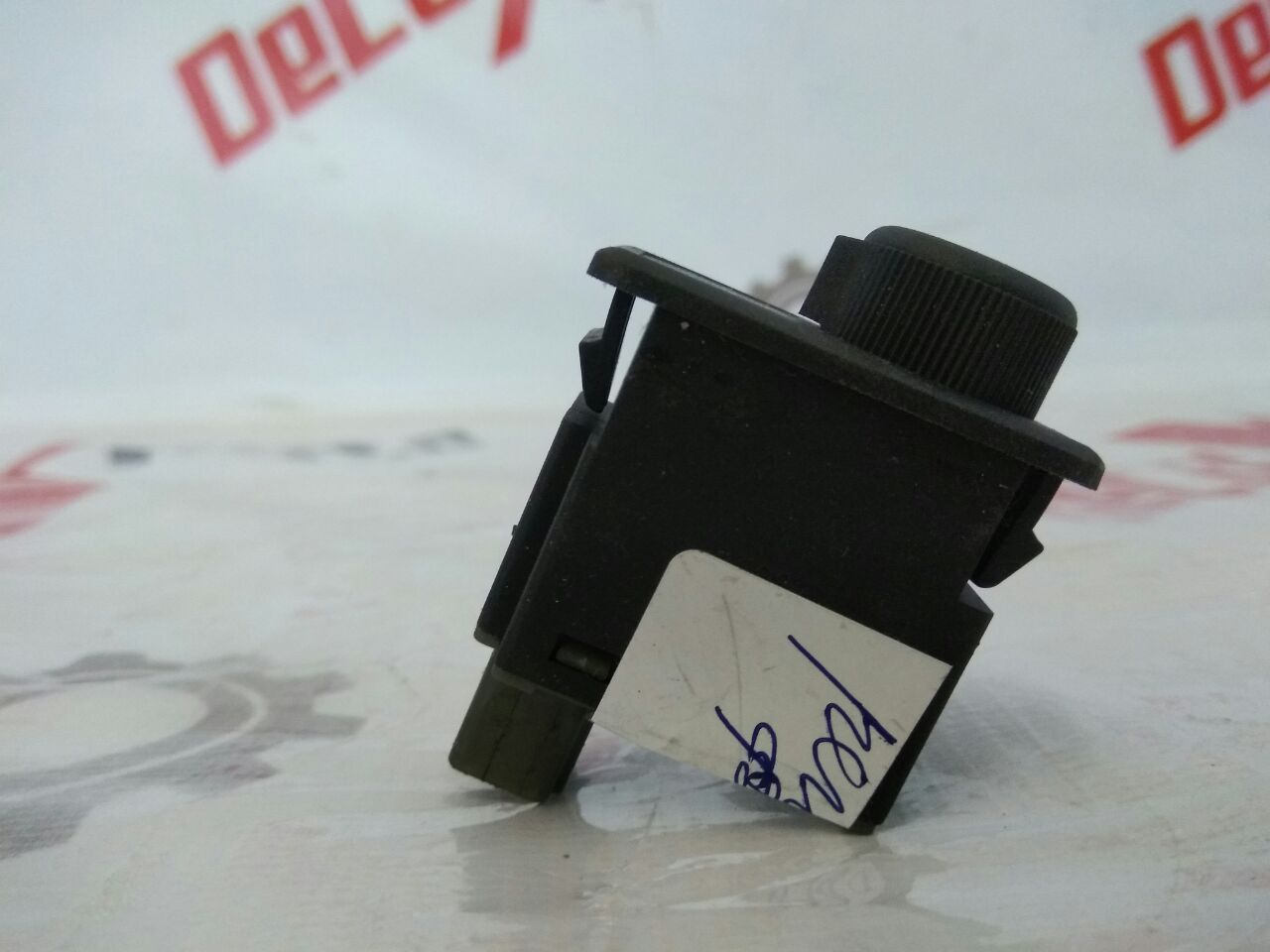 Регулировка фар для Nissan Almero Tino 2.0 · 2006