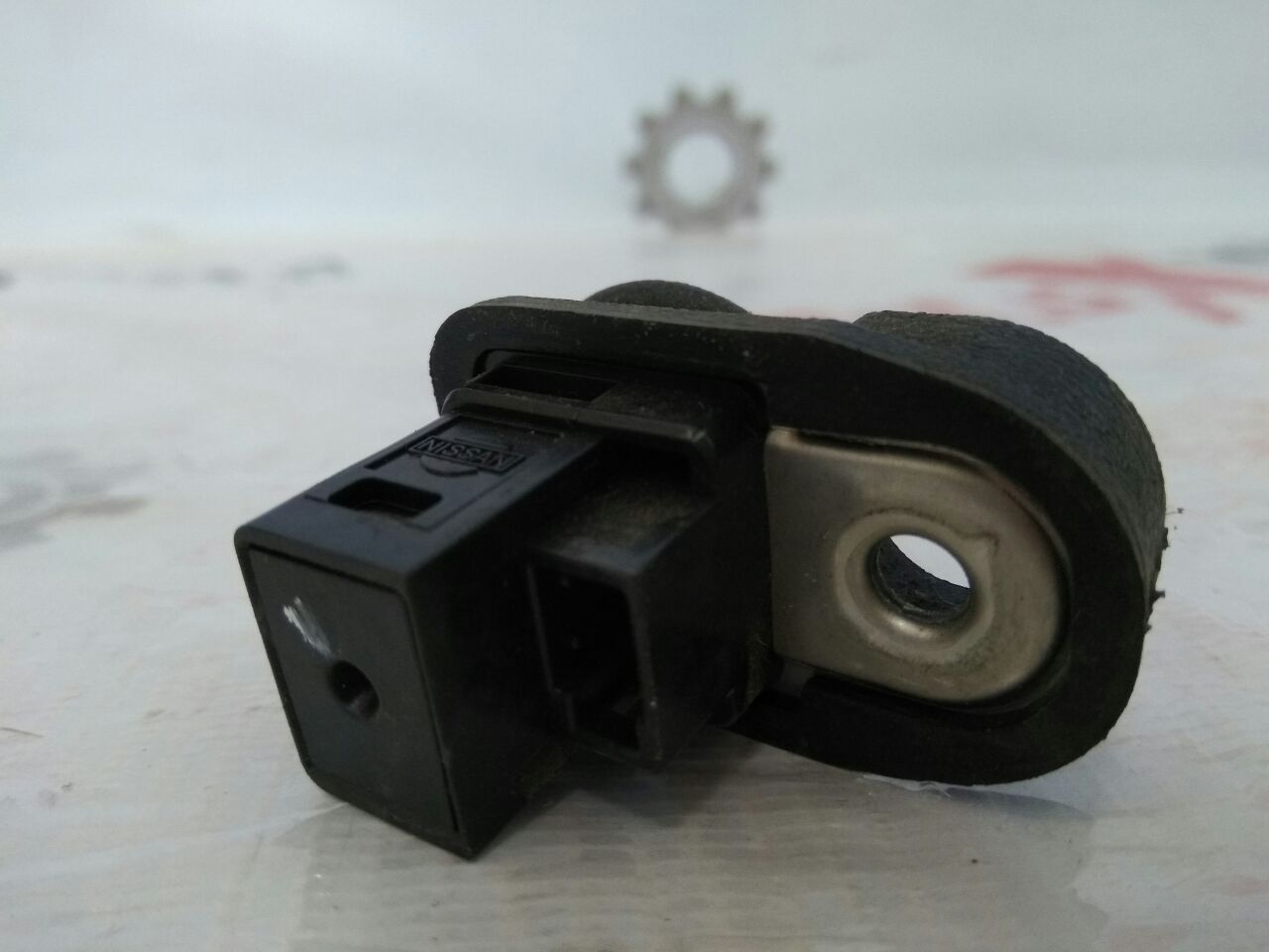 Концевик двери передней правой для Nissan Almero Tino 2.0 · 2006