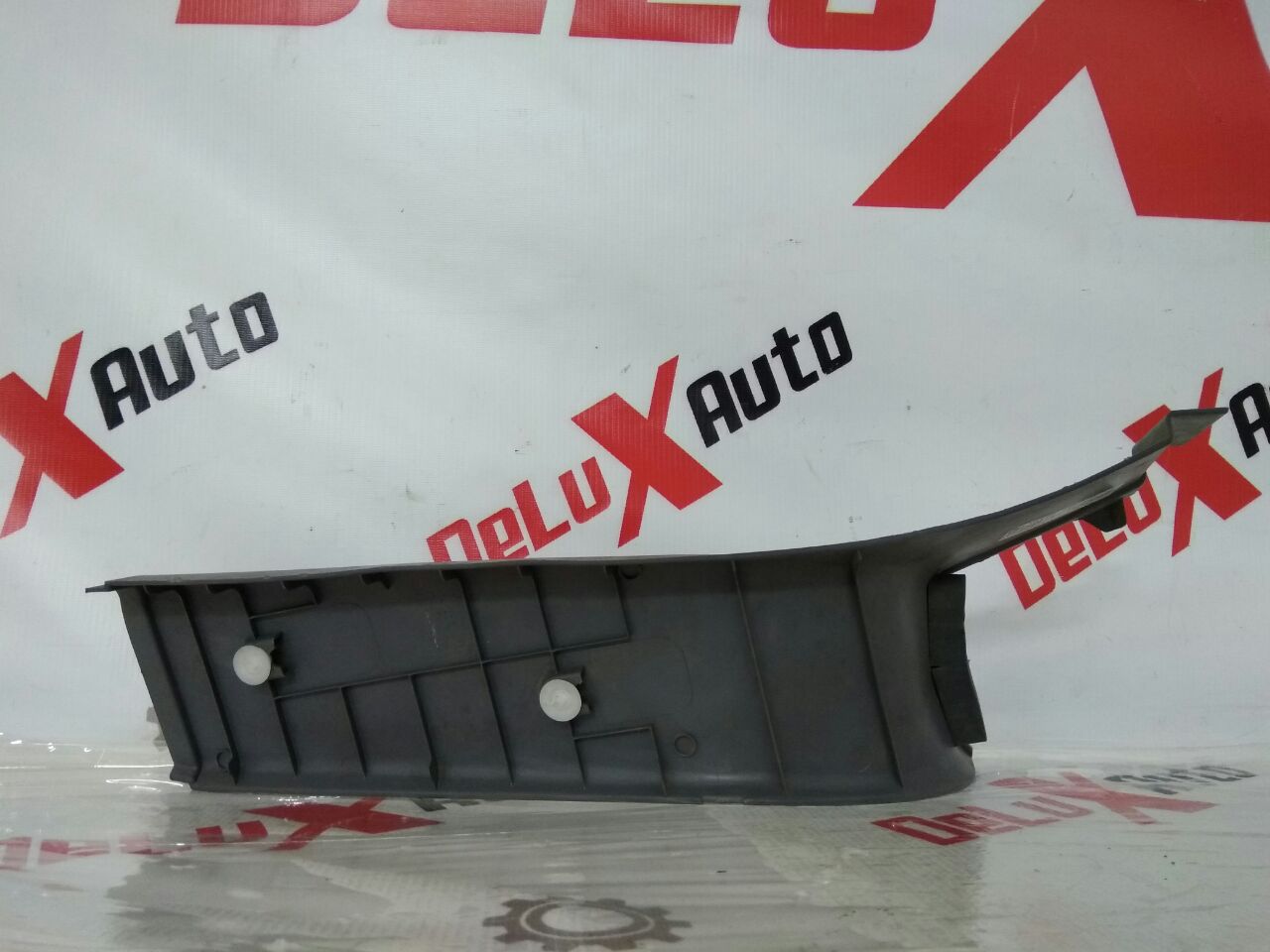 ornament spate suport portbagaj inferior dreapta defect pentru Nissan Almera Tino 2.0 · 2006