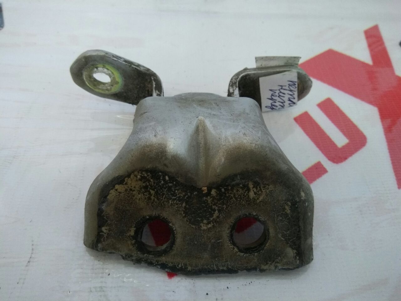 balama uși inferior față stânga pentru Nissan Almera Tino 2.0 · 2006