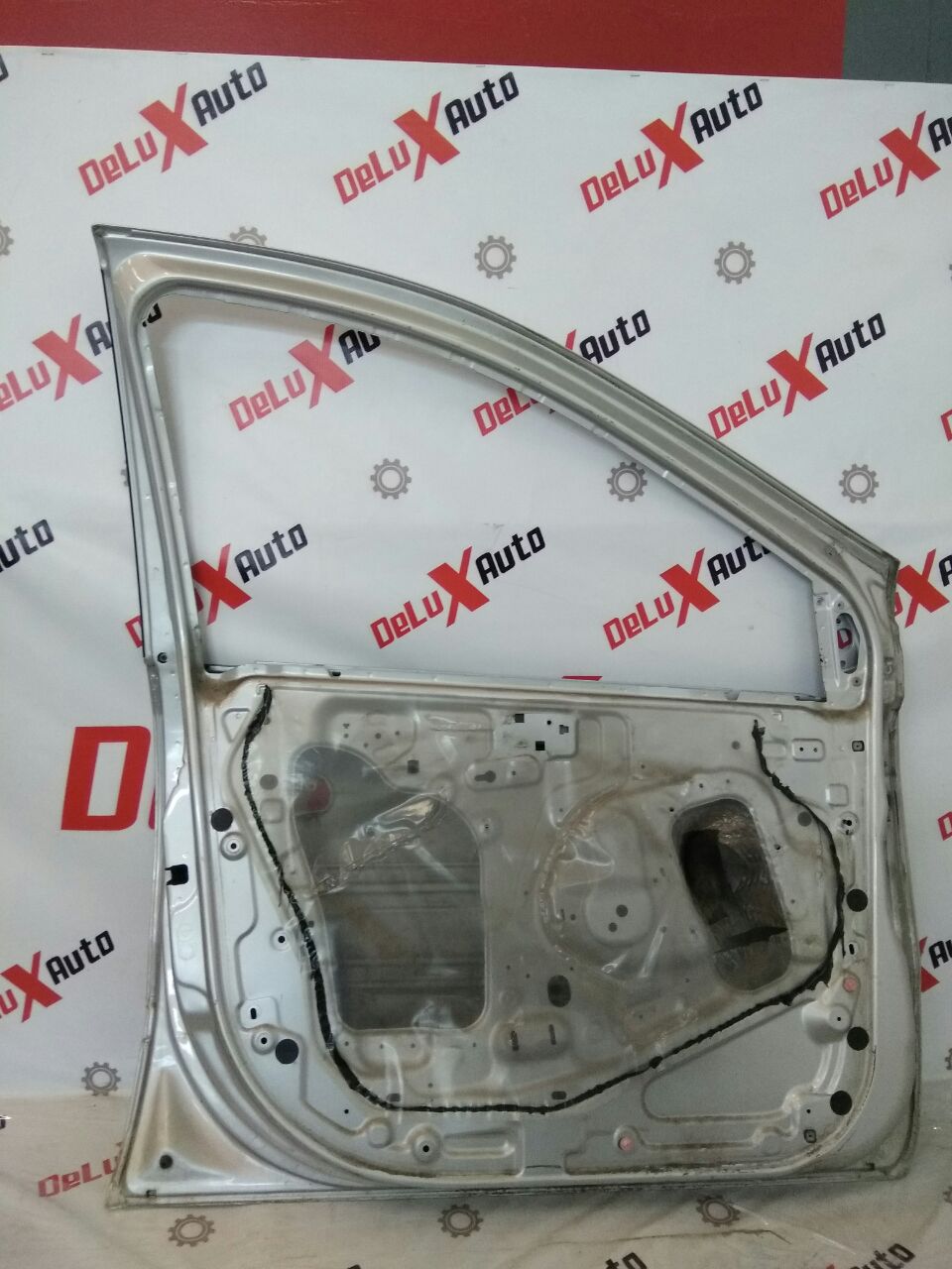 Дверь передняя левая для Nissan Almero Tino 2.0 · 2006