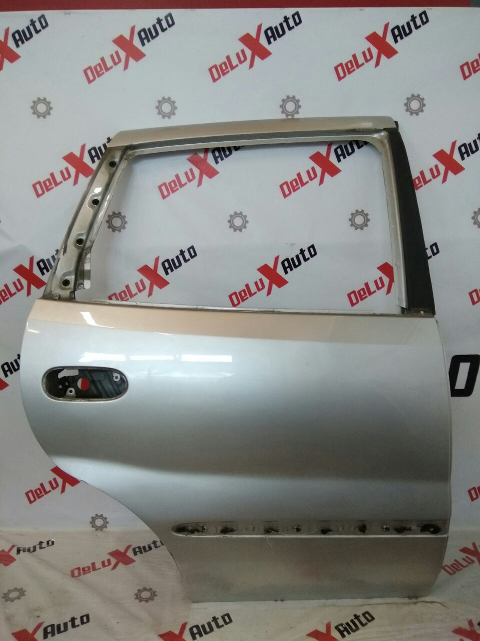 Дверь задняя правая для Nissan Almero Tino 2.0 · 2006