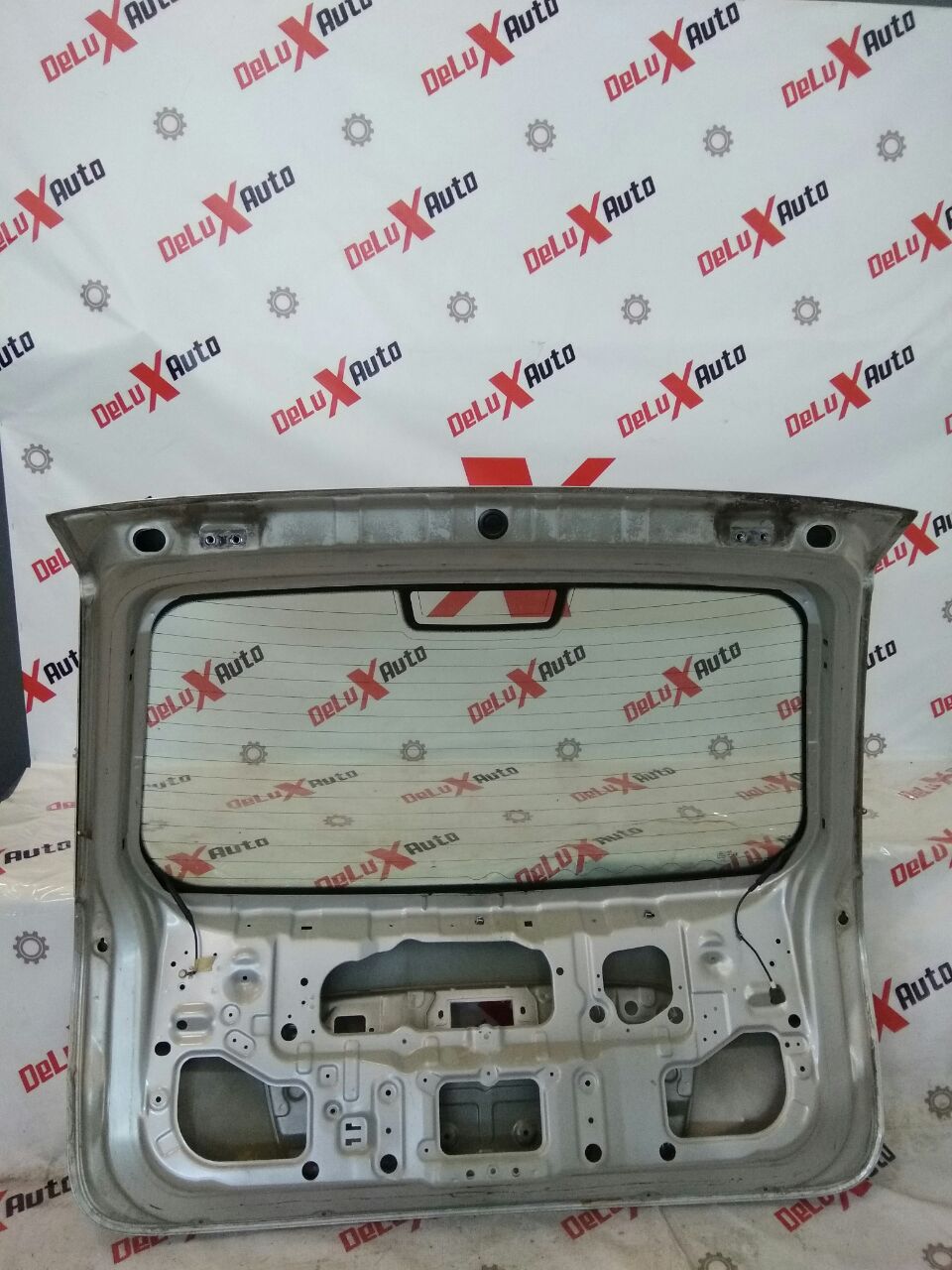 Крышка багажника для Nissan Almero Tino 2.0 · 2006