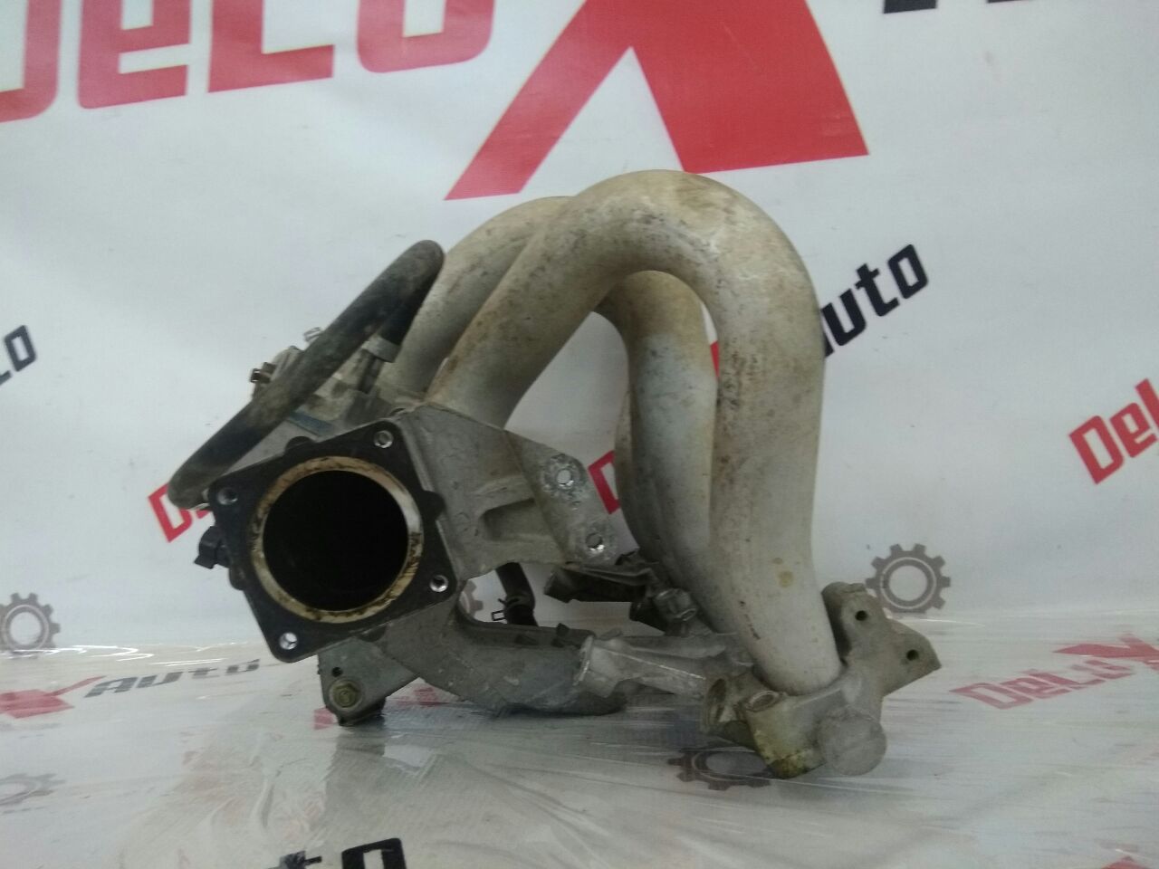 colector admisie pentru Nissan Almera Tino 2.0 · 2006