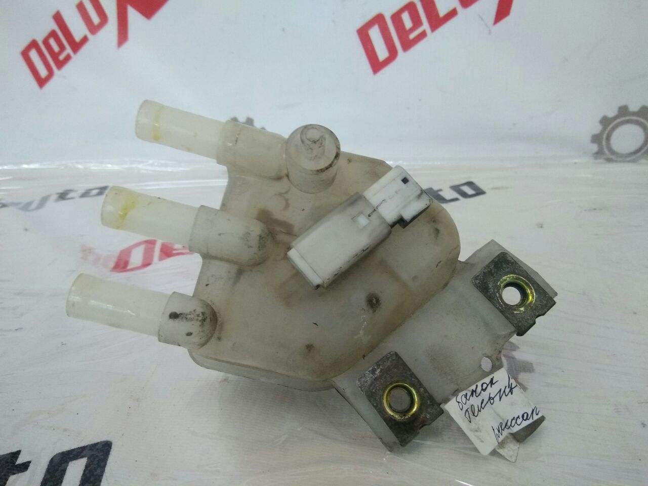rezervor vas expansiune pentru Nissan Almera Tino 2.0 · 2006