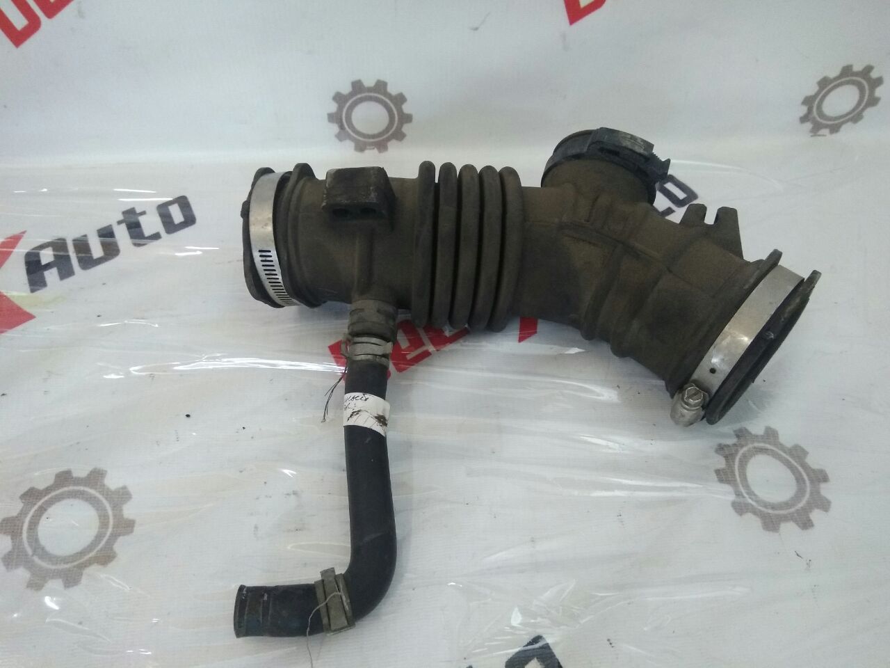 Патрубок воздушный для Nissan Almero Tino 2.0 · 2006