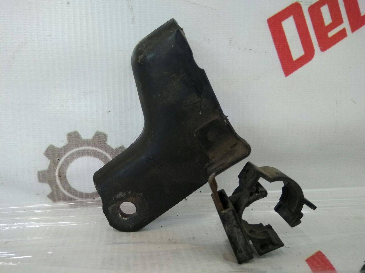 Крепление генератора верхнее для Nissan Almero Tino 2.0 · 2006