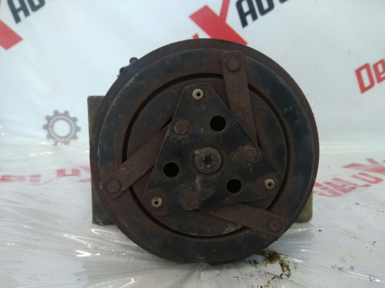 Компрессор кондиционера для Nissan Almero Tino 2.0 · 2006