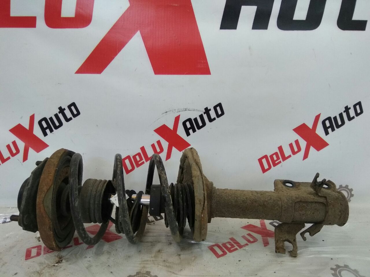 amortizor complet față dreapta pentru Nissan Almera Tino 2.0 · 2006
