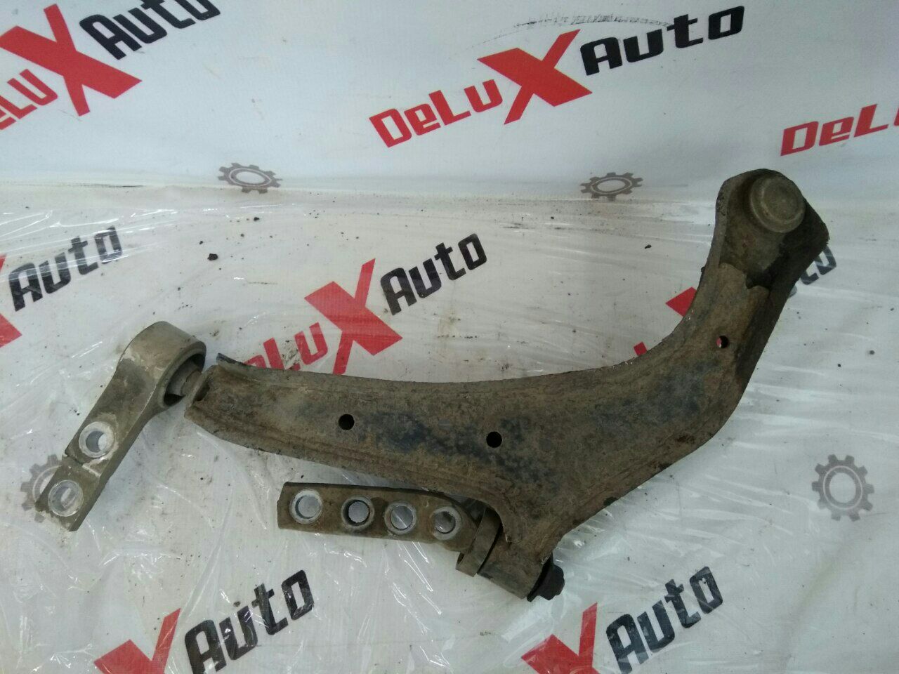 Рычаг правый для Nissan Almero Tino 2.0 · 2006