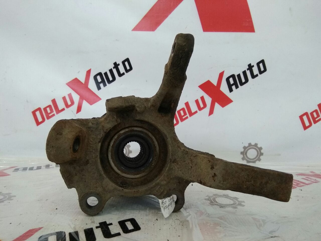 fuzetă viraj cu butuc față stânga pentru Nissan Almera Tino 2.0 · 2006
