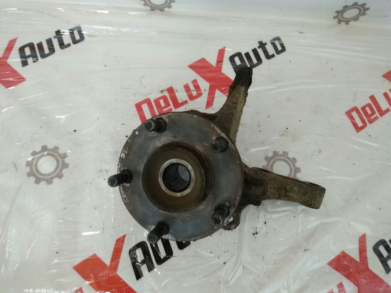 fuzetă viraj cu butuc față dreapta pentru Nissan Almera Tino 2.0 · 2006