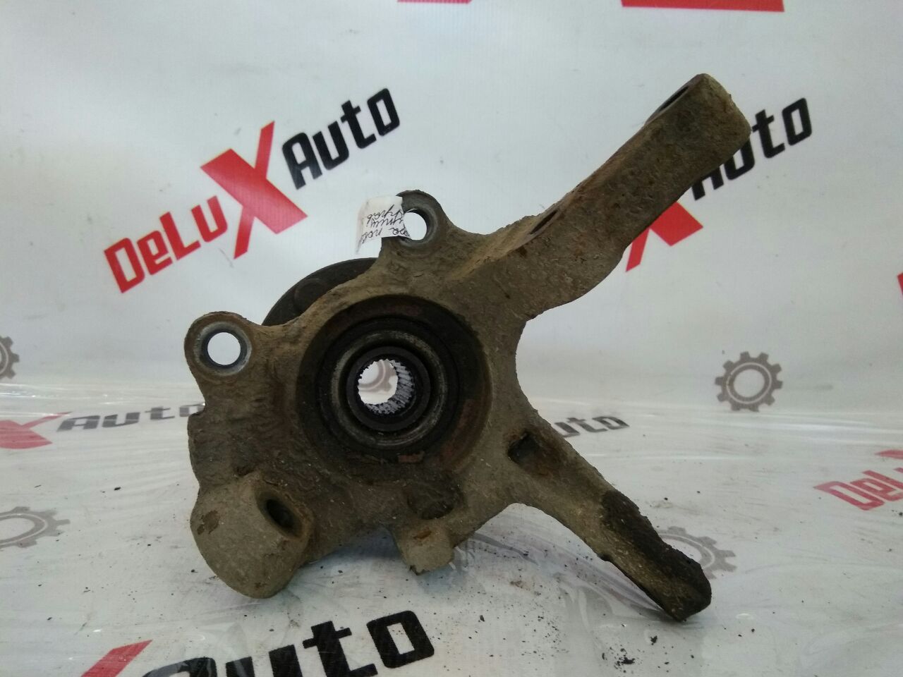 fuzetă viraj cu butuc față dreapta pentru Nissan Almera Tino 2.0 · 2006