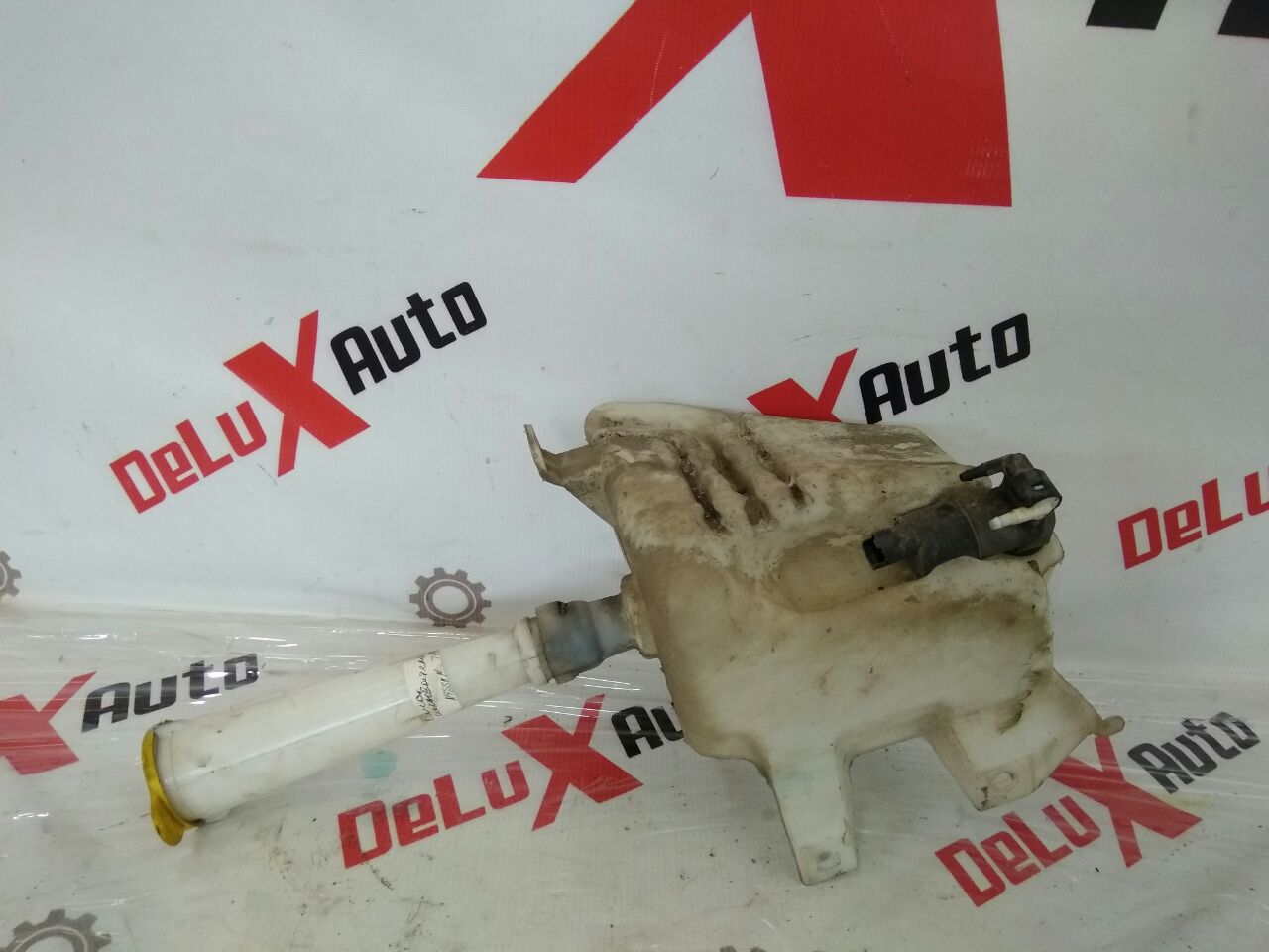 Бачок омывателя для Nissan Almero Tino 2.0 · 2006